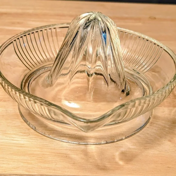 Anchor Hocking Clear Glass Citrus Juicer - Picture 5 of 6
